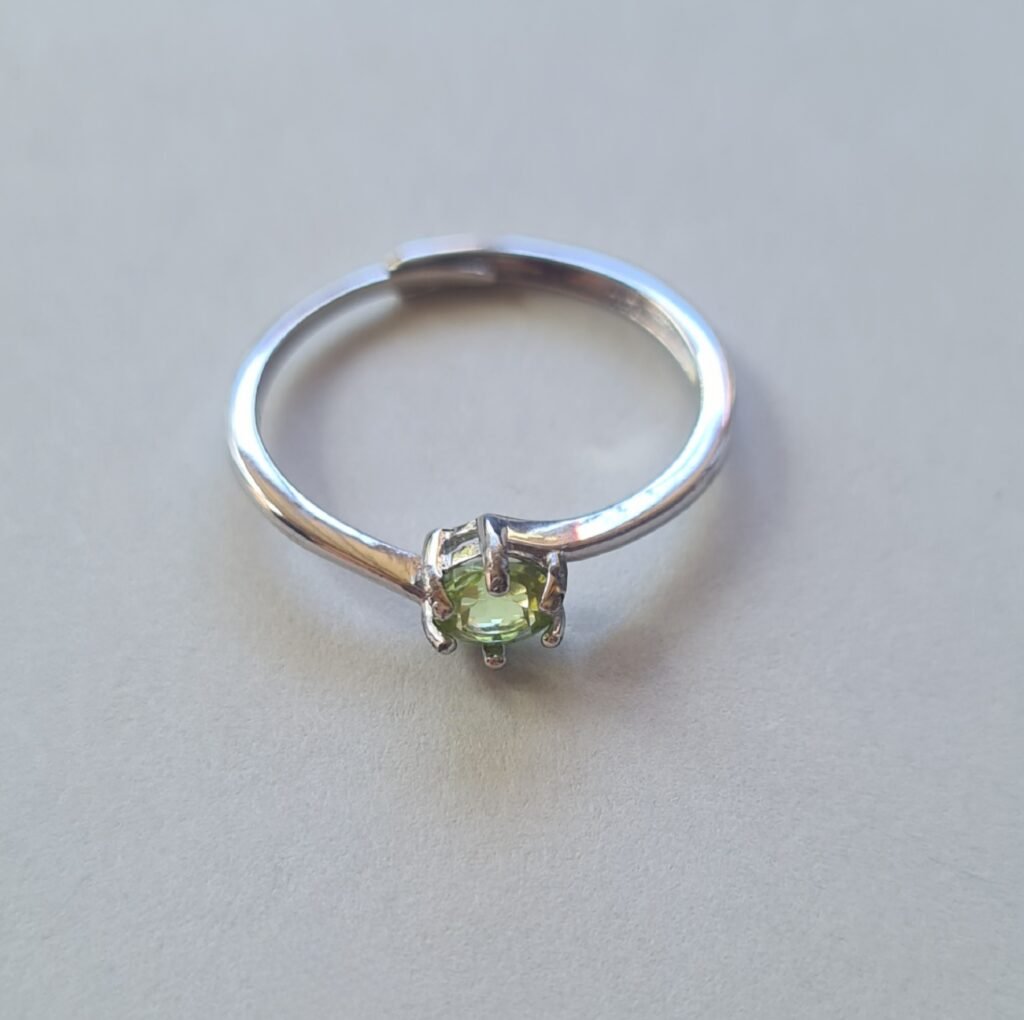 5mm Jemagic peridot ring on silver background