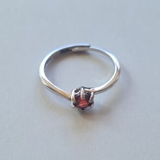 5mm Jemagic garnet ring on silver background