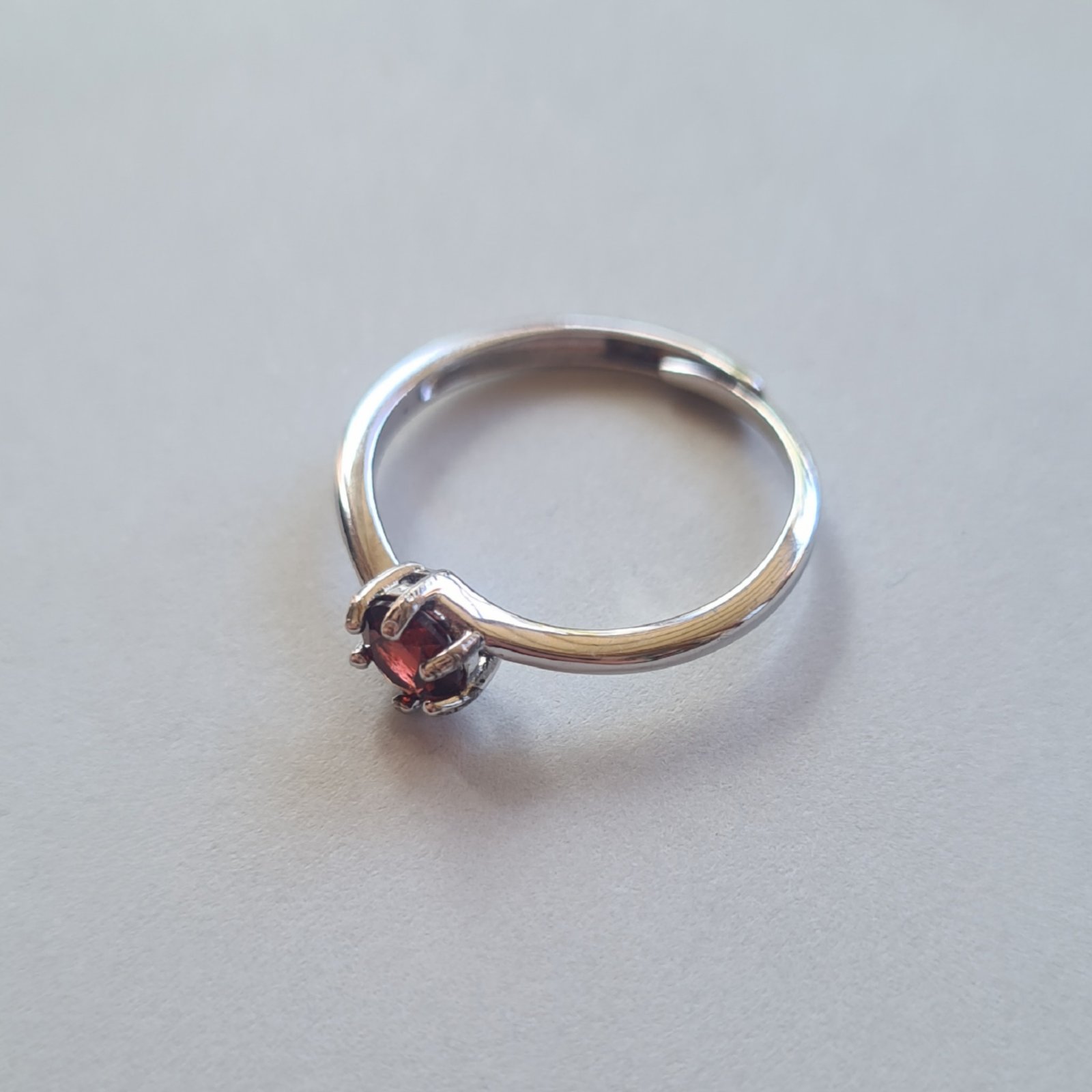 5mm Jemagic garnet ring on silver background - side view 5mm Jemagic garnet ring on silver background - side view