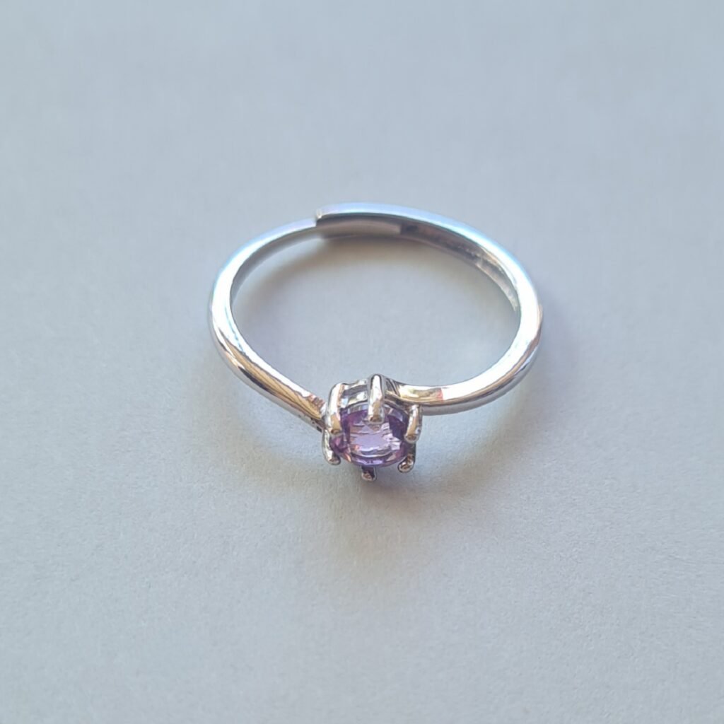 5mm Jemagic amethyst ring on silver background