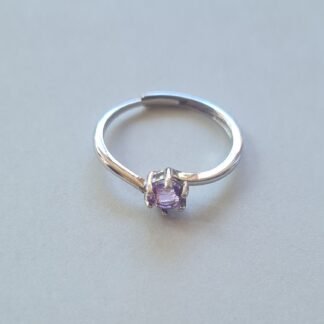 5mm Jemagic amethyst ring on silver background