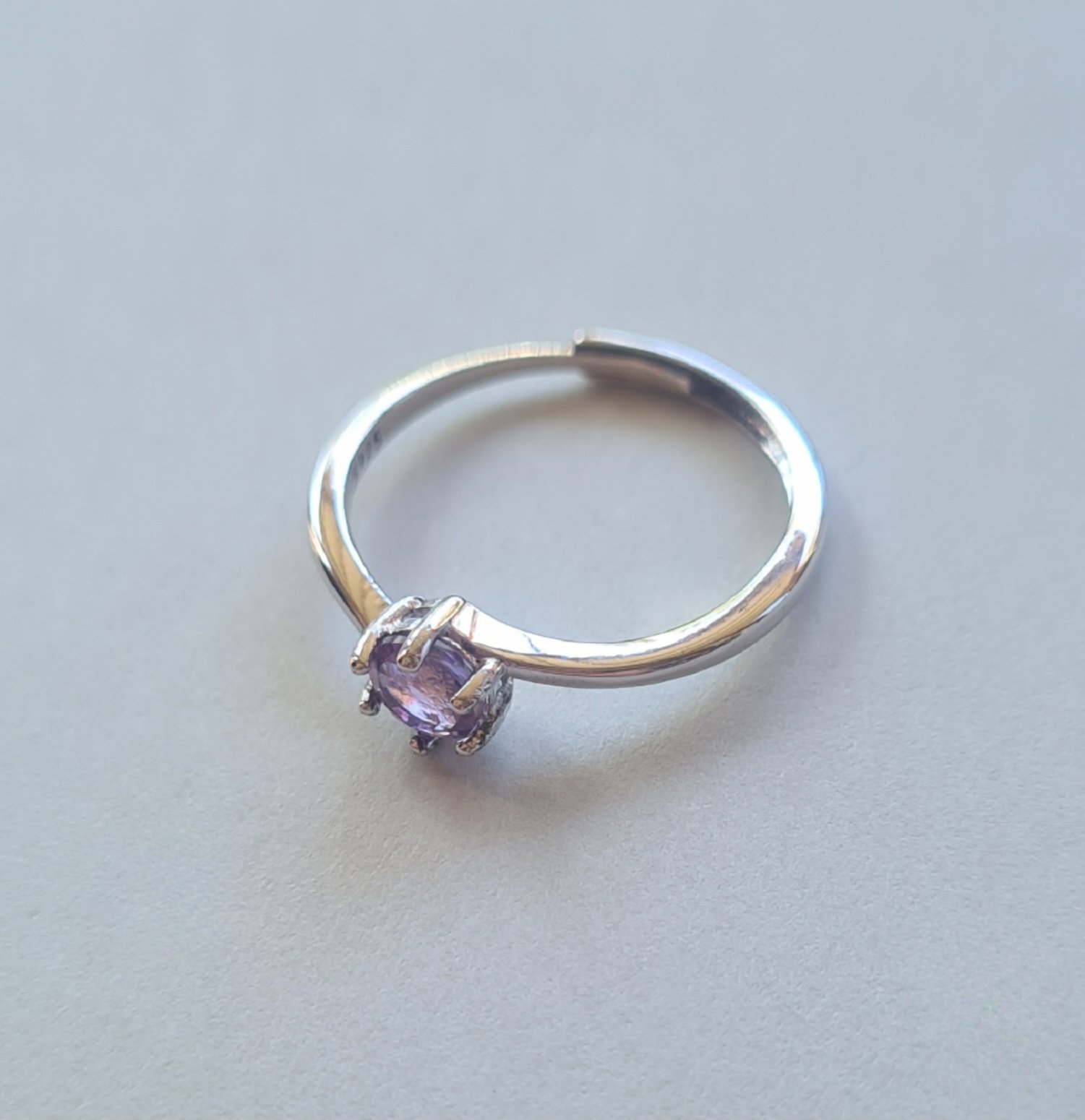 5mm Jemagic amethyst ring on silver background - side view 5mm Jemagic amethyst ring on silver background - side view